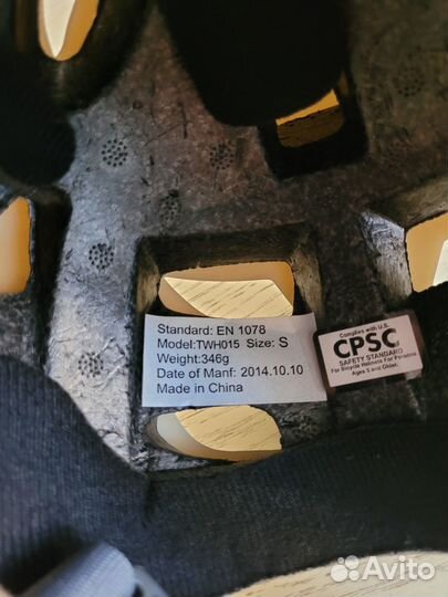 Продам детский шлем и комплект защиты (наколенники