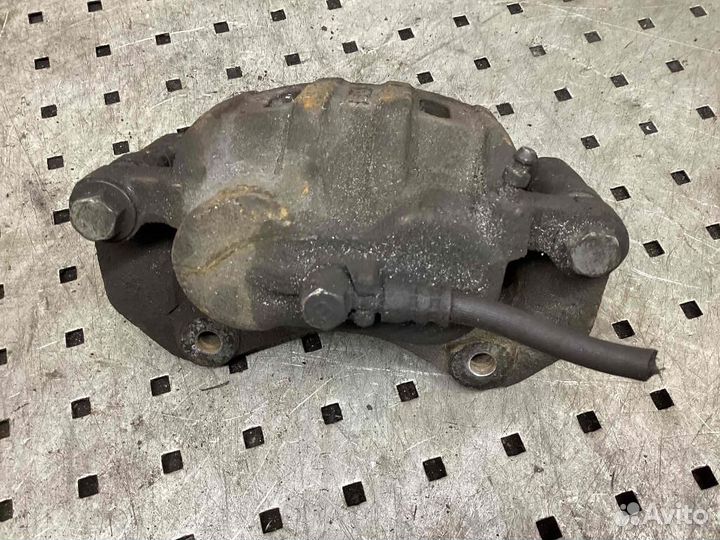 Суппорт передний правый Mitsubishi Outlander