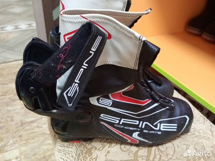 Лыжные ботинки