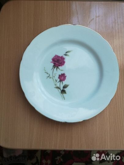 Тарелки, супница, кружки, банка для хранения