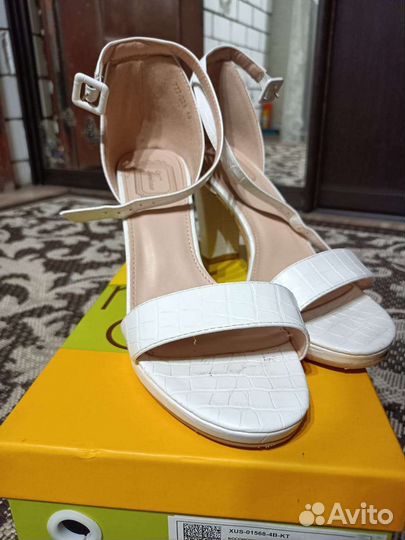 Босоножки женские 40 размер новые белые