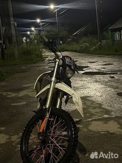 Продам мотоцик,300сс