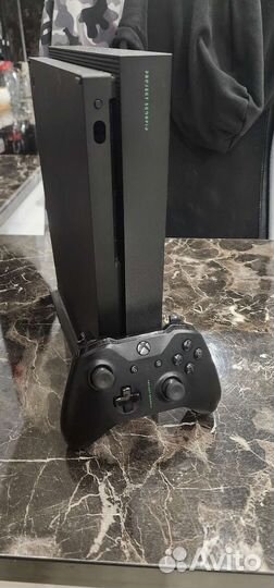 Xbox One X 1TB ограниченной серии Project Scorpio