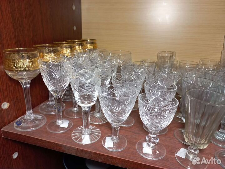 Бокалы, рюмки, стопки