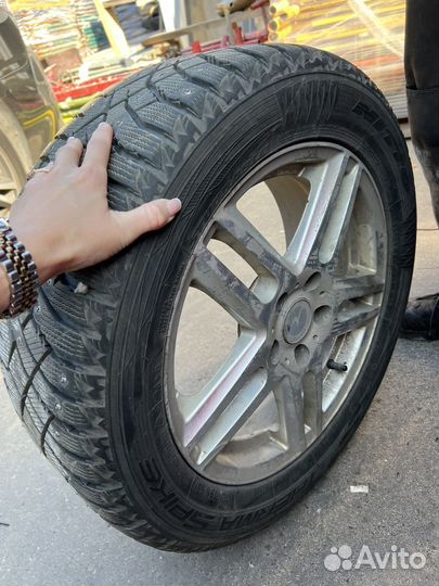 Nitto Therma Spike 215/55 R16