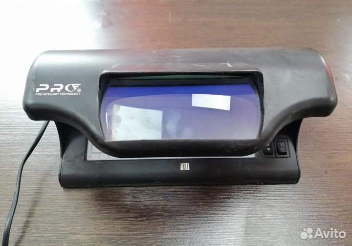 Просмотровый детектор банкнот и документов