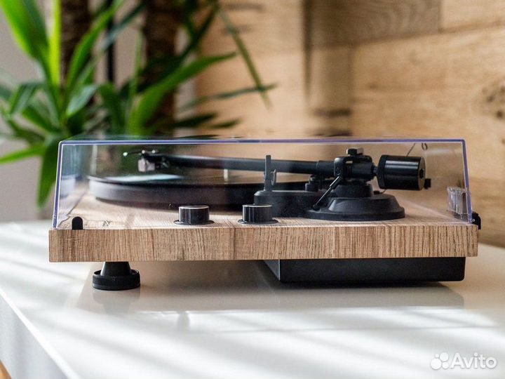 Виниловые проигрыватели в ассортименте