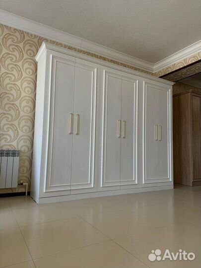 Шкаф распашной