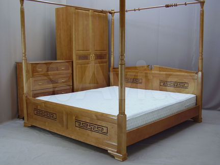 Кровать Деревянная с балдахином