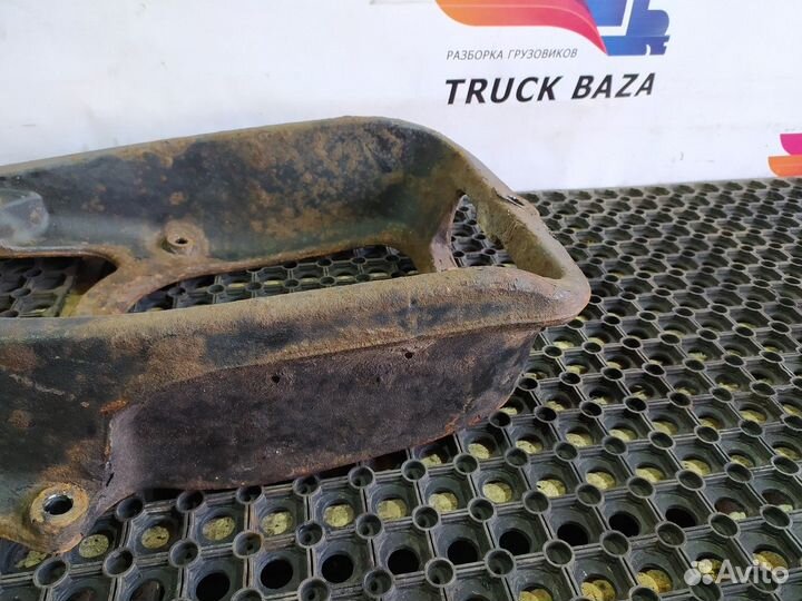 Кронштейн переднего амортизатора