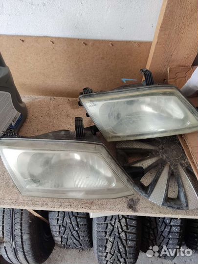 Правая фара Nissan AD Wingroad Y11 ichikoh