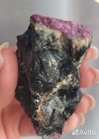 Звездчатый эгирин с эвдиалитом