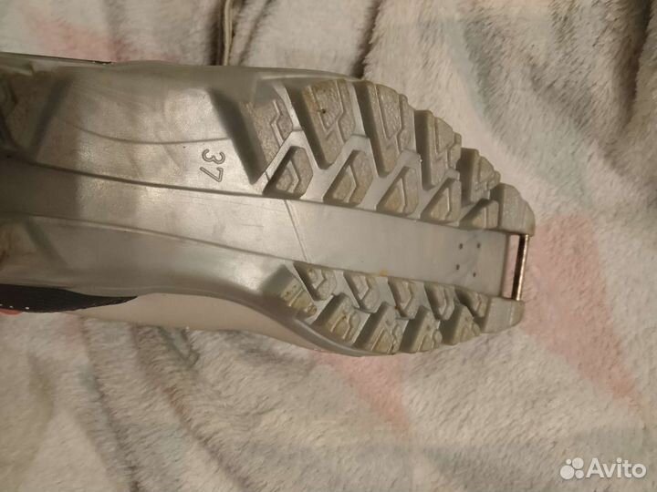 Лыжные ботинки 37 размер с двойной застежкой