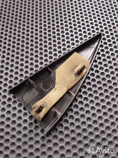 Уголок задней левой двери Ford Focus 1