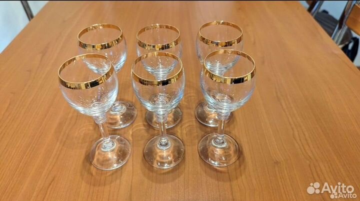 Набор бокалов и рюмок