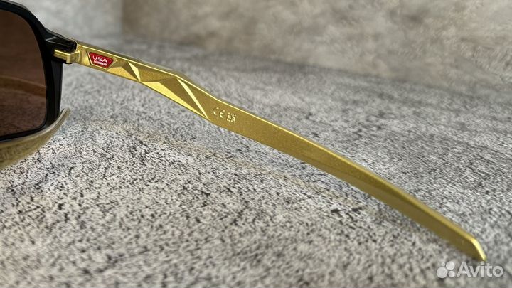 Оригинал Oakley Sutro Lunar New Year Prizm 24k