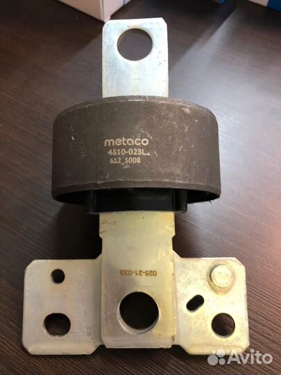 Сайлентблок рычага левый Volvo, Ford