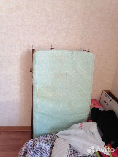 Детская кроватка с матрасом и бортиками