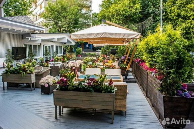 Ветростойкий усиленный уличный зонт для кафе