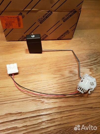 Датчик уровня топлива toyota