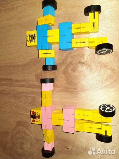 Робот деревянный