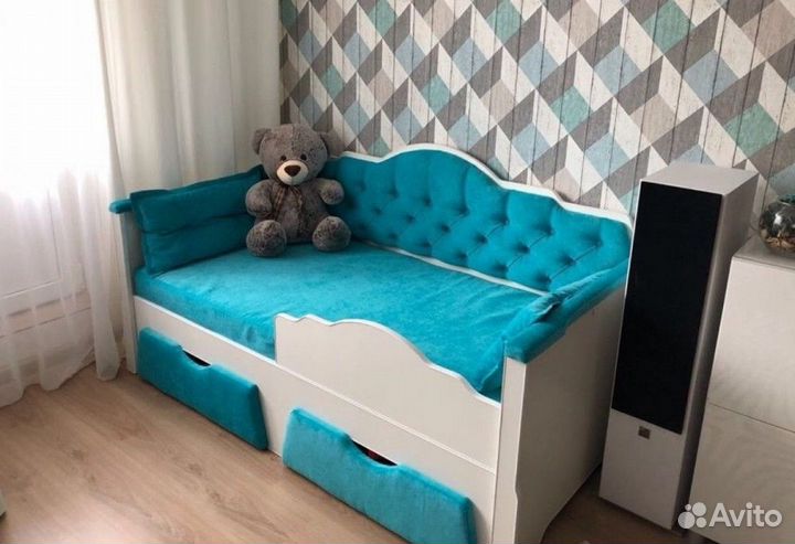 Дизайнерская кроватка с мягкой обивкой