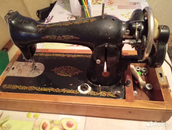 Машинка швейная