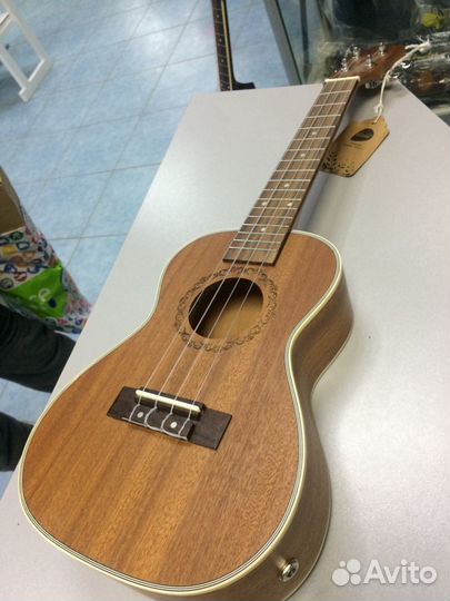 Укулеле со звукоснимателем