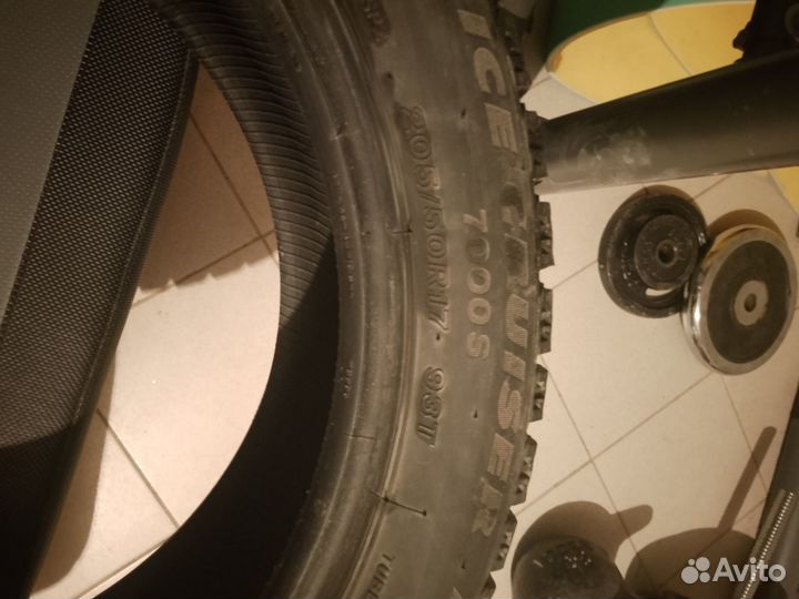 Bridgestone Ice Cruiser 7000S 205/50 R17 93T