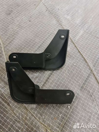 Брызговики лада веста