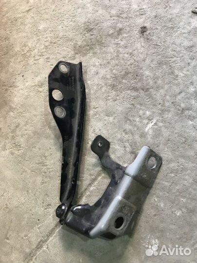 Петля капота левая Volvo S40