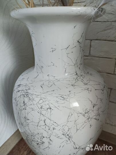 Ваза большая напольная белая