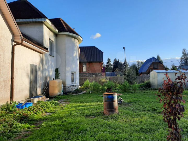 Дом 302 м² на участке 15 сот.