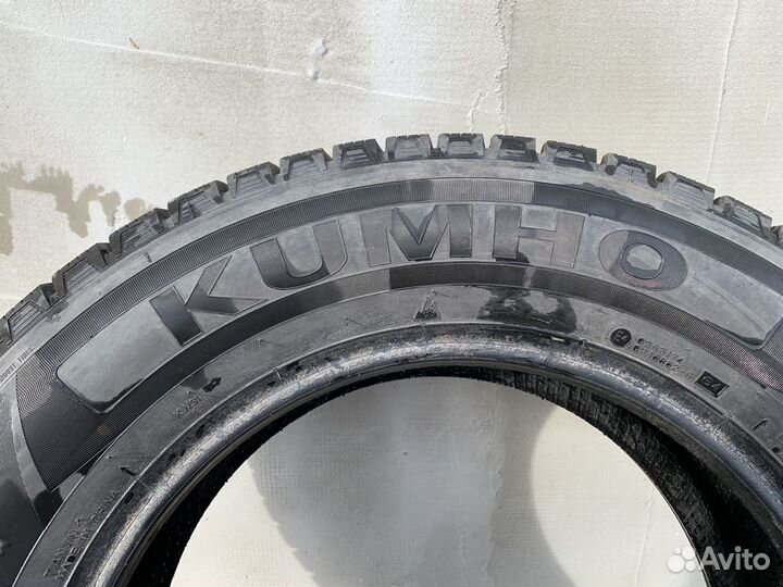 Kumho I'Zen KW31 215/65 R16