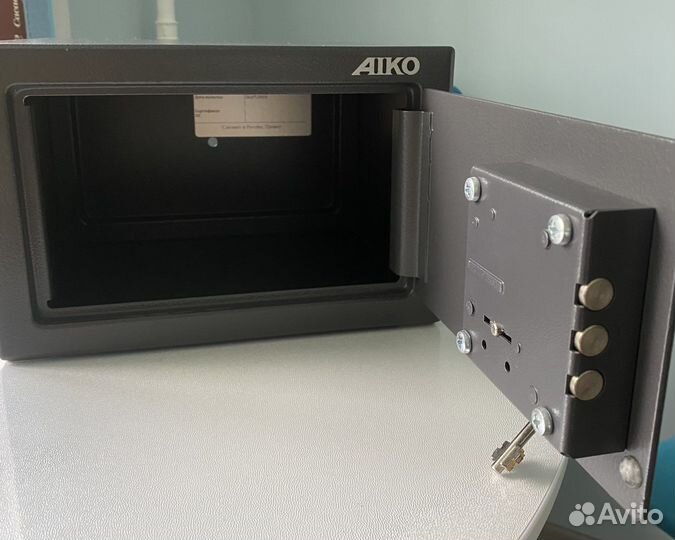 Сейф металлический