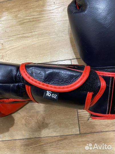 Боксерские перчатки 16oz