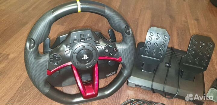 Игровой руль с педалями