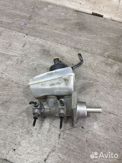 Цилиндр тормозной главный Renault Logan