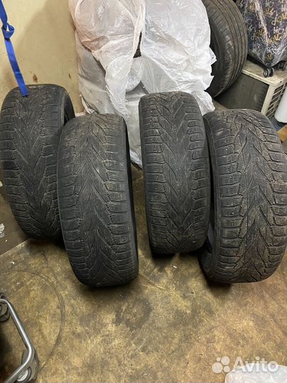 Nokian Tyres Hakkapeliitta R2 SUV 235/60 R18