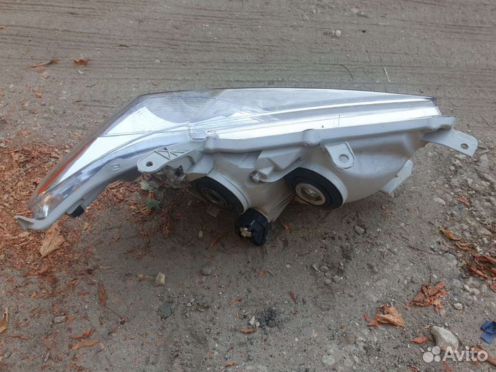 Фара левая Toyota highlander целая новая