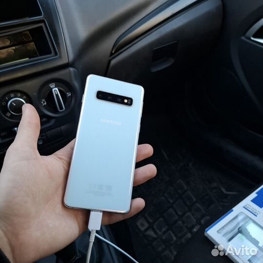 Samsung Galaxy S10, 8/128 ГБ