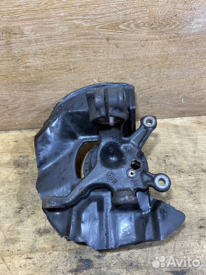 Поворотный кулак передний правый BMW E46 X126