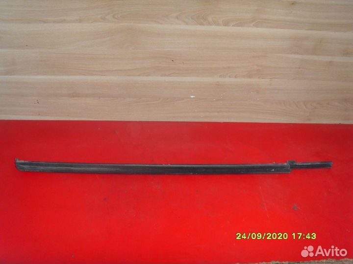 Накладка стекла переднего Volkswagen Touareg (NF)