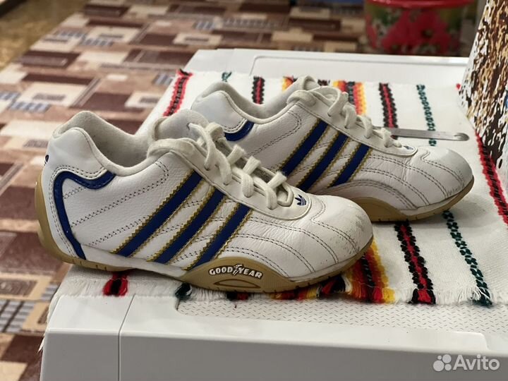 Кожаные детские красовки adidas 26