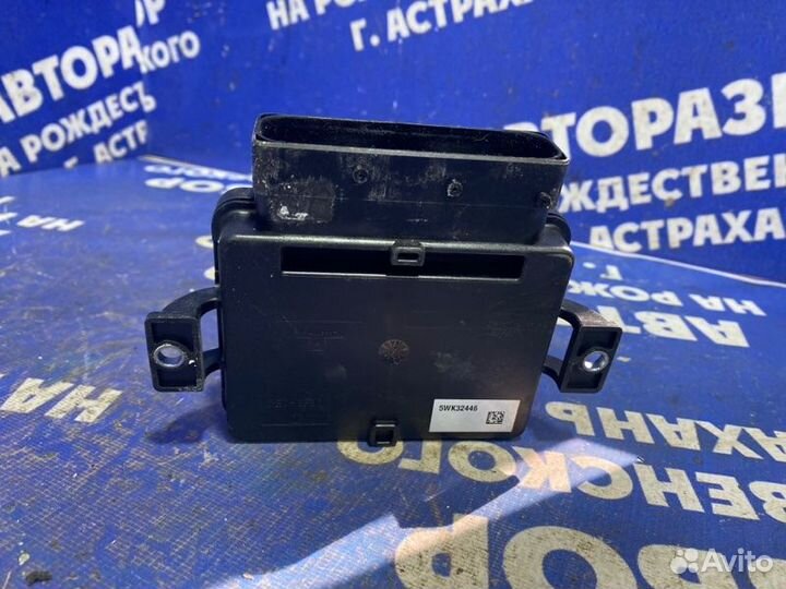 Блок управления стояночным тормозом Audi A8D3