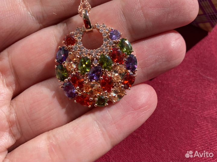 Новый комплект бижутерии с фианитами