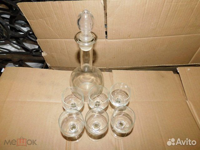 Старинный, водочный графин и 6 рюмок 50 г.20 века
