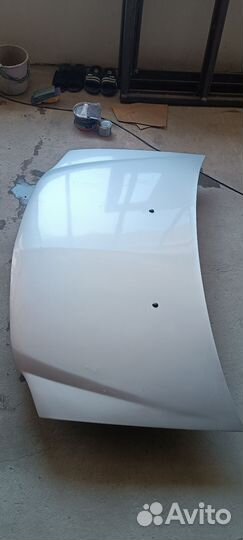 Капот на LADA largus