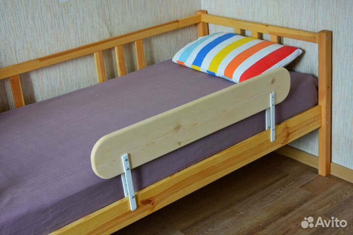 Защитный бортик от падения на кровать