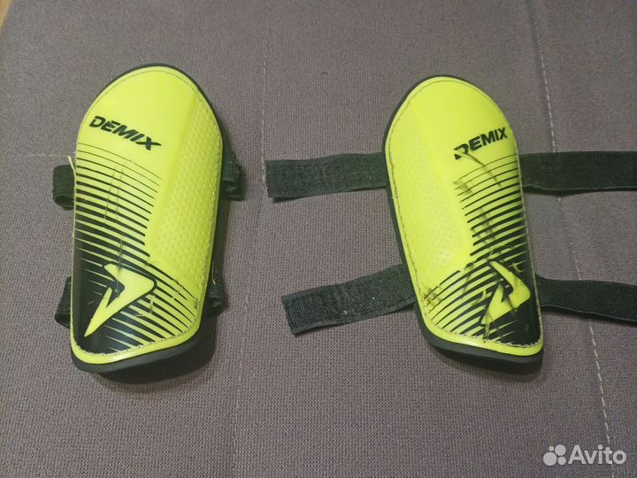 Футбольные щитки